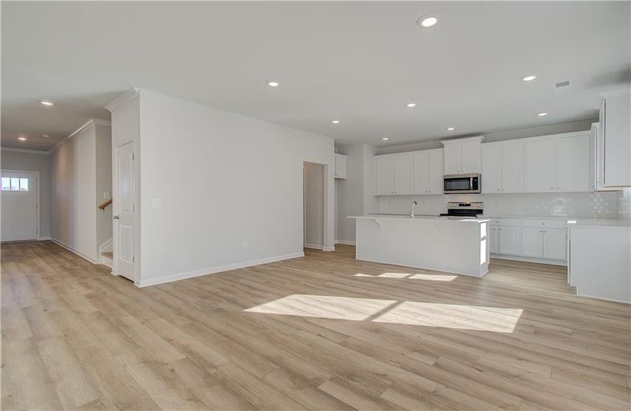 Spacious, unfurnished interior of a new home in Bowers Farm, McDonough (Image 10).