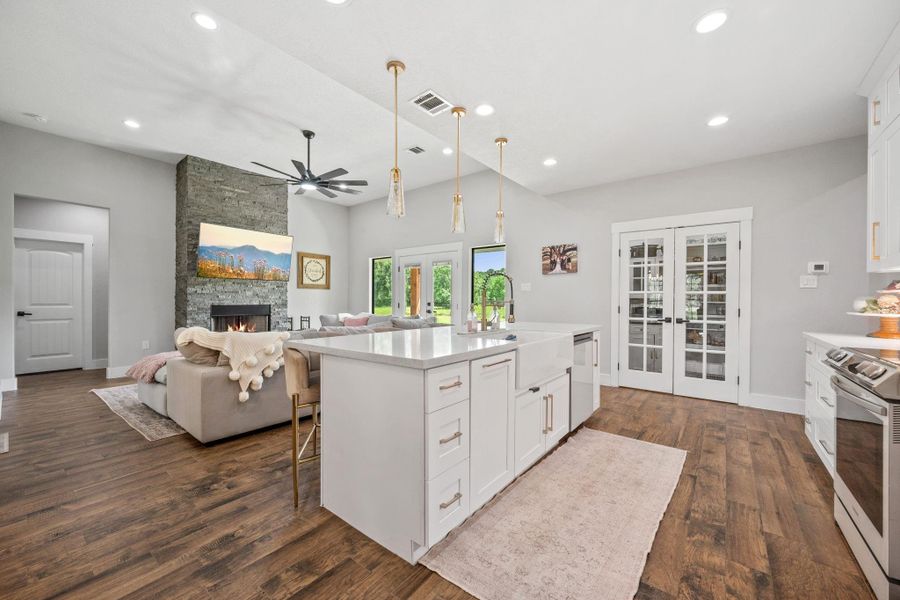 Furnished interior view inside a new home in , Anahuac (Image 9).