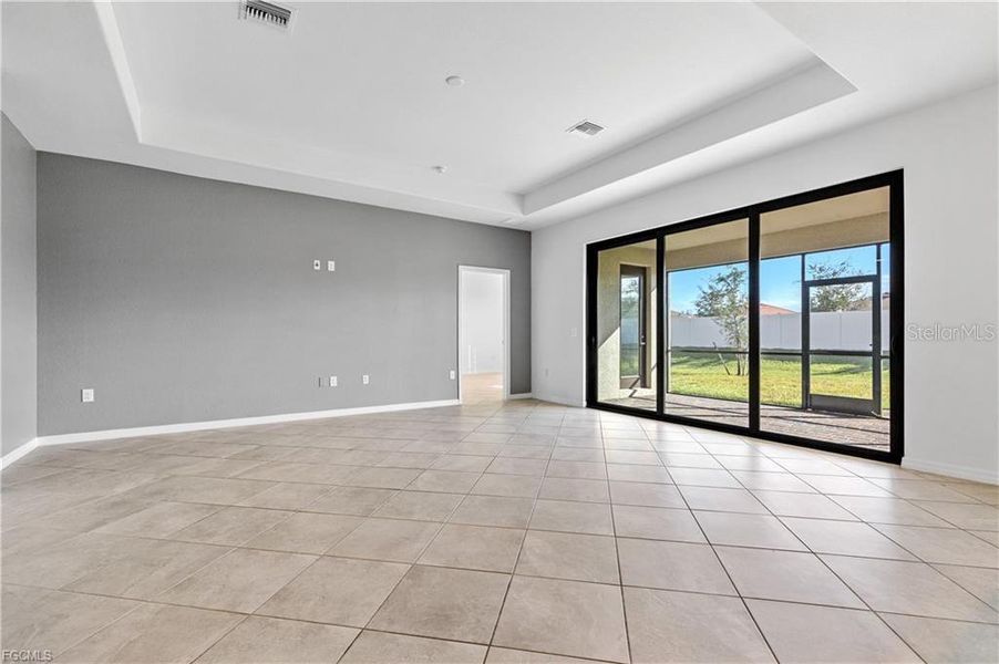 Spacious, unfurnished interior of a new home in , Fort Myers (Image 20).