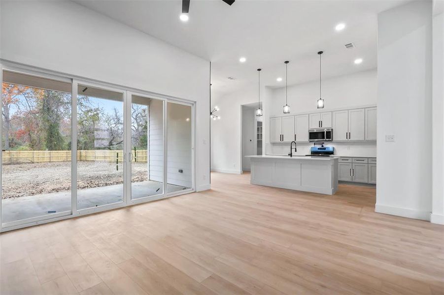 Spacious, unfurnished interior of a new home in , Dallas (Image 19).