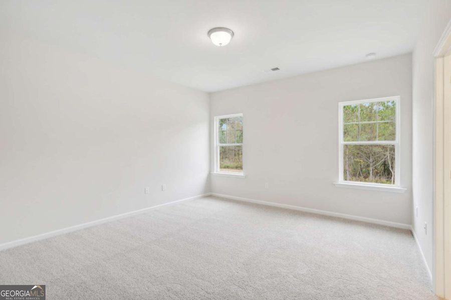 Spacious, unfurnished interior of a new home in Stonebridge North, Macon (Image 14).