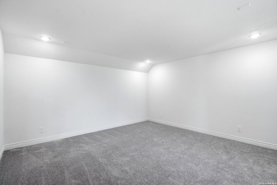 Spacious, unfurnished interior of a new home in Bison Ridge, San Antonio (Image 46).