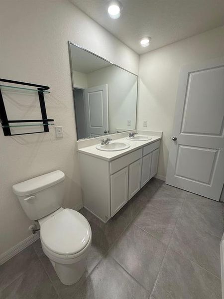 Furnished interior view inside a new home in , Ocala (Image 10).