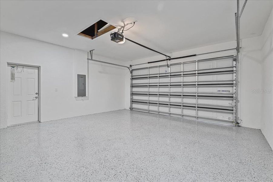 Spacious, unfurnished interior of a new home in , Cape Coral (Image 21).