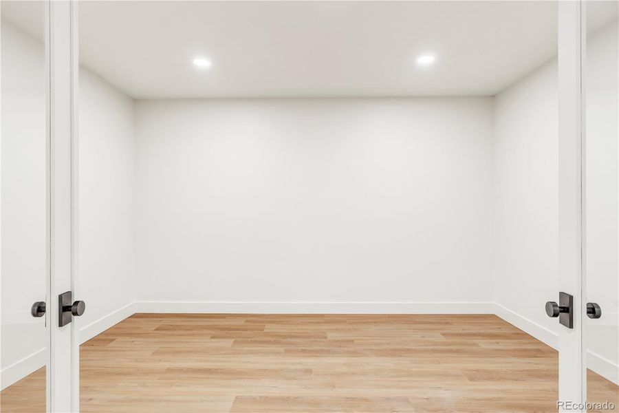 Spacious, unfurnished interior of a new home in , Englewood (Image 25).