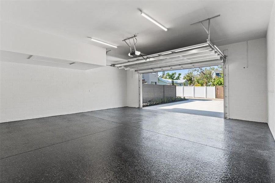 Spacious, unfurnished interior of a new home in , Tampa (Image 77).