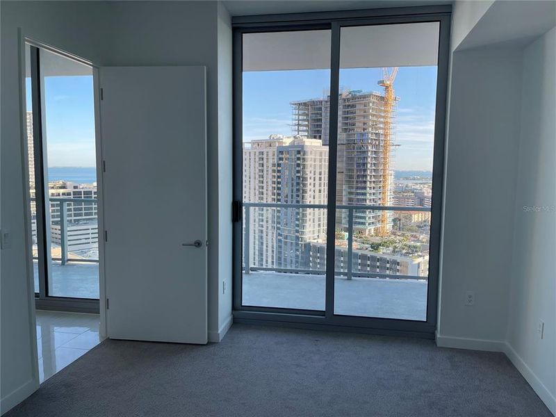 Spacious, unfurnished interior of a new home in , St. Petersburg (Image 11).