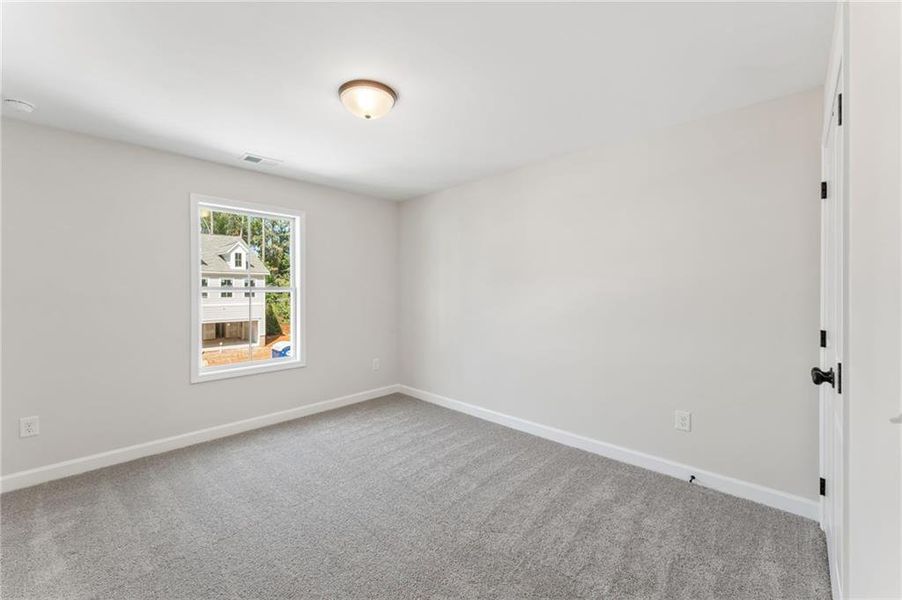 Spacious, unfurnished interior of a new home in Cherokee Township, Acworth (Image 19).