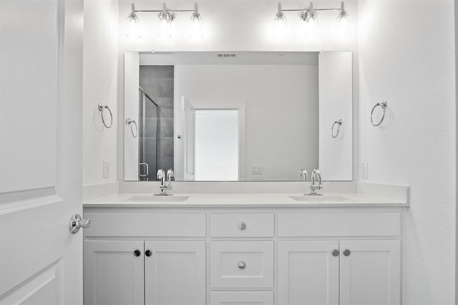 021-1422AzaleaDrive-Melissa-TX-75454-PrimaryBathroom.jpg-FULL