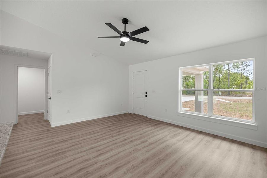 Spacious, unfurnished interior of a new home in , Dunnellon (Image 10).