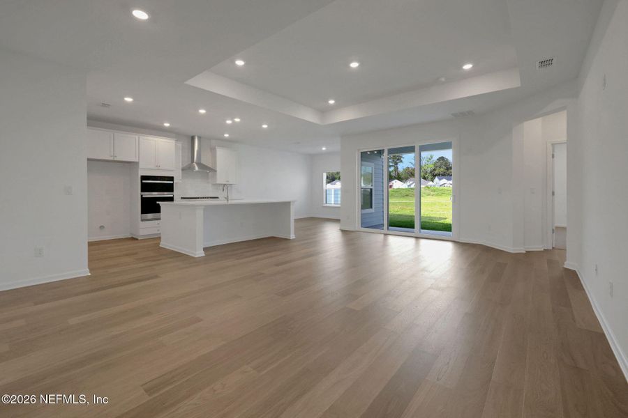 Spacious, unfurnished interior of a new home in Jennings Farm, Middleburg (Image 22).