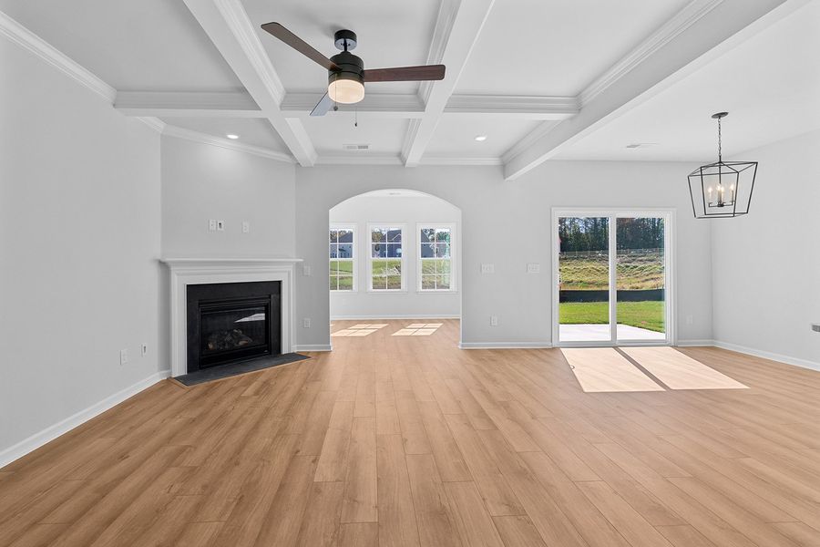 Spacious, unfurnished interior of a new home in Fieldstone, Lexington (Image 13).