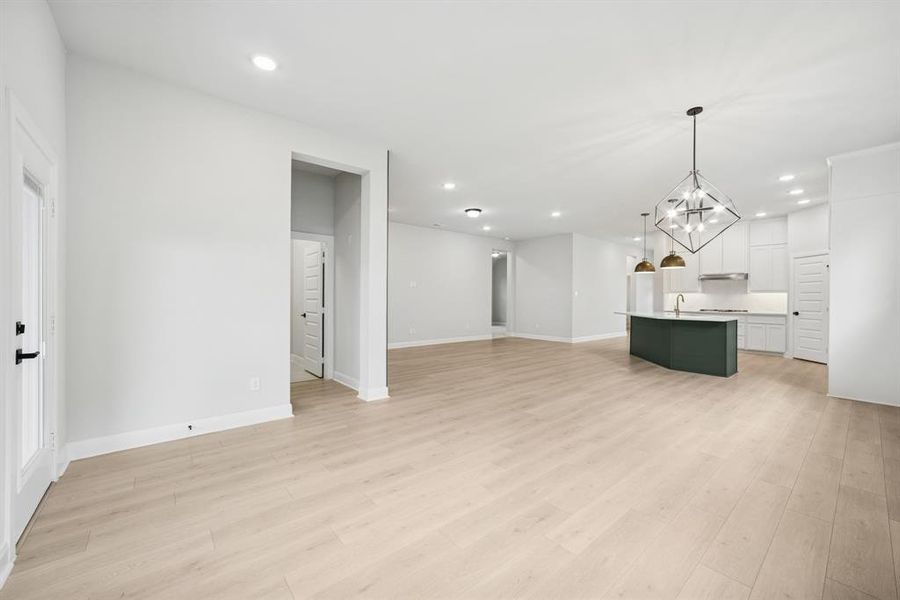 Spacious, unfurnished interior of a new home in Talia – Garden Series, Mesquite (Image 14).