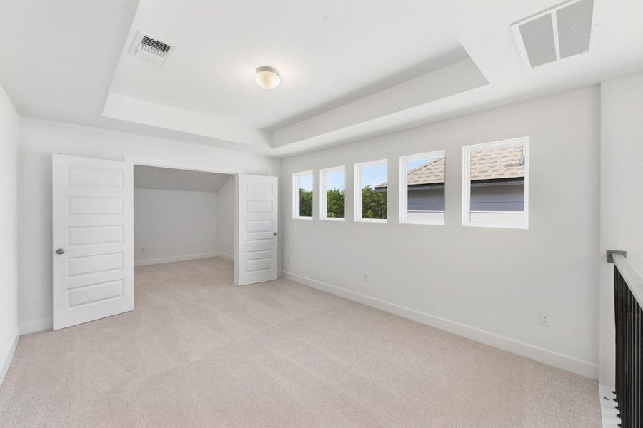 Spacious, unfurnished interior of a new home in The Colony - 50', Bastrop (Image 18).