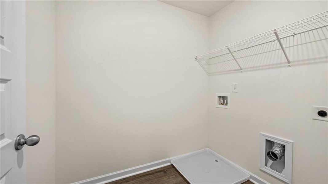 Spacious, unfurnished interior of a new home in Inverness at Sugarloaf, Lawrenceville (Image 15).