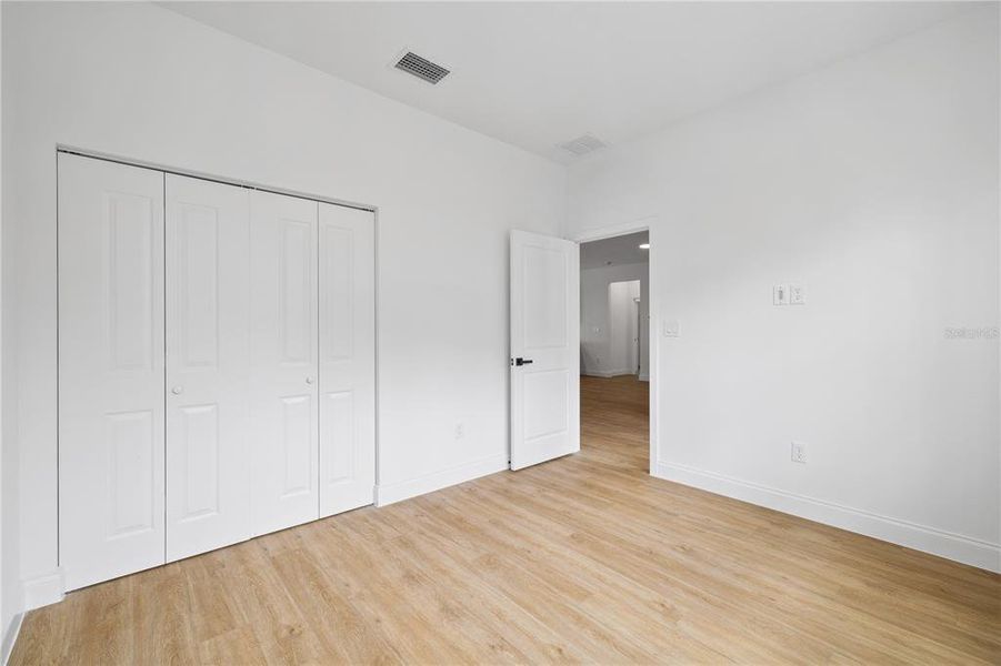 Spacious, unfurnished interior of a new home in , Citrus Springs (Image 16).