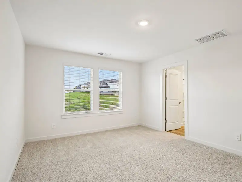 Spacious, unfurnished interior of a new home in Crestview - Ridge Series, Hermitage (Image 12).