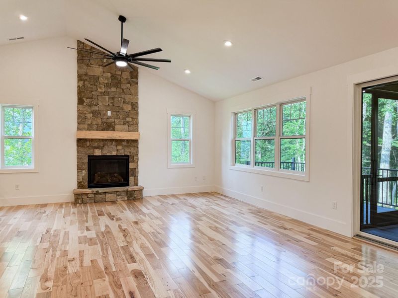 Spacious, unfurnished interior of a new home in , Mills River (Image 18).