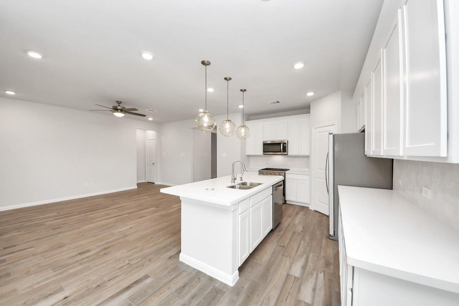 Furnished interior view inside a new home in Sunrise Cove: Landmark Collection, Texas City (Image 8).