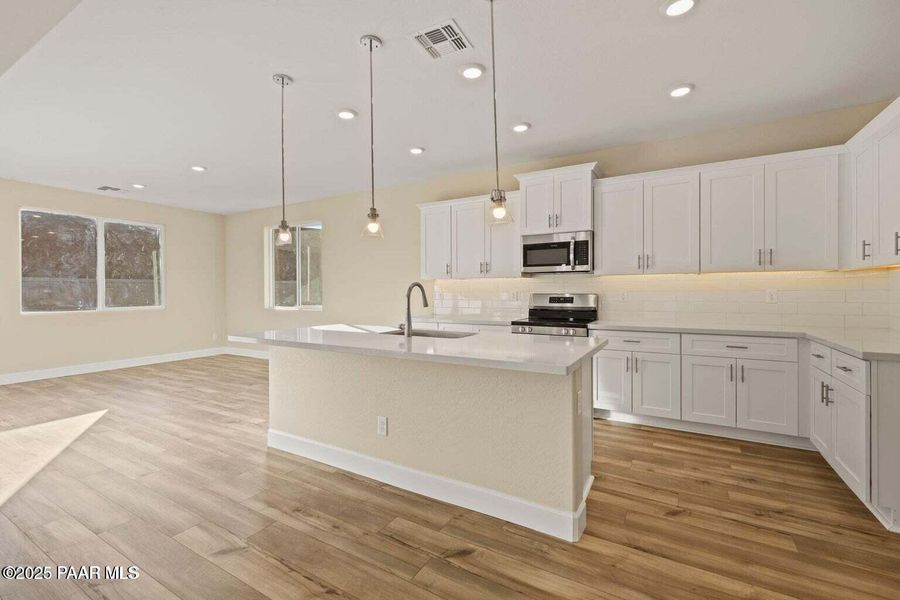 Furnished interior view inside a new home in Morningstar, Prescott Valley (Image 13).