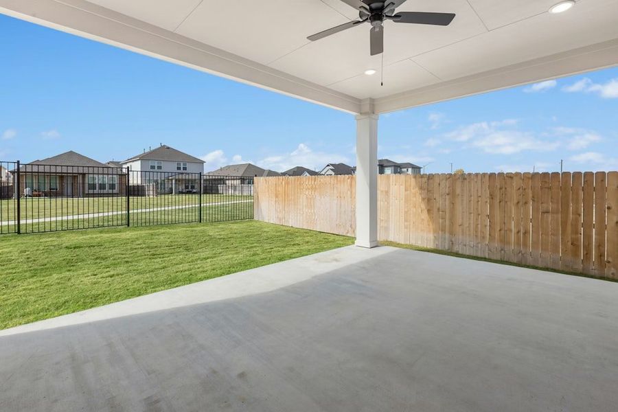 Exterior details and patio area of a home in University Heights, Round Rock (Image 3).