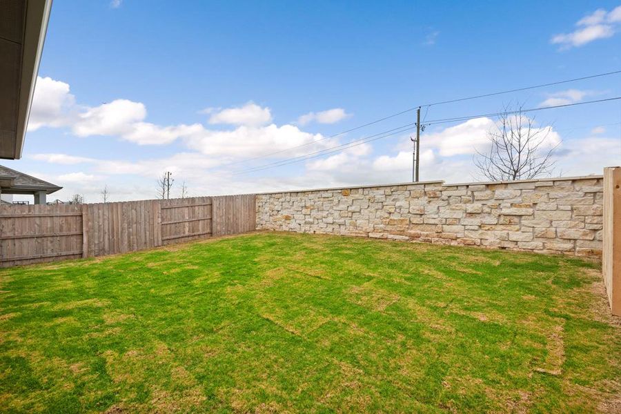 Exterior details and patio area of a home in Flora, Hutto (Image 24).