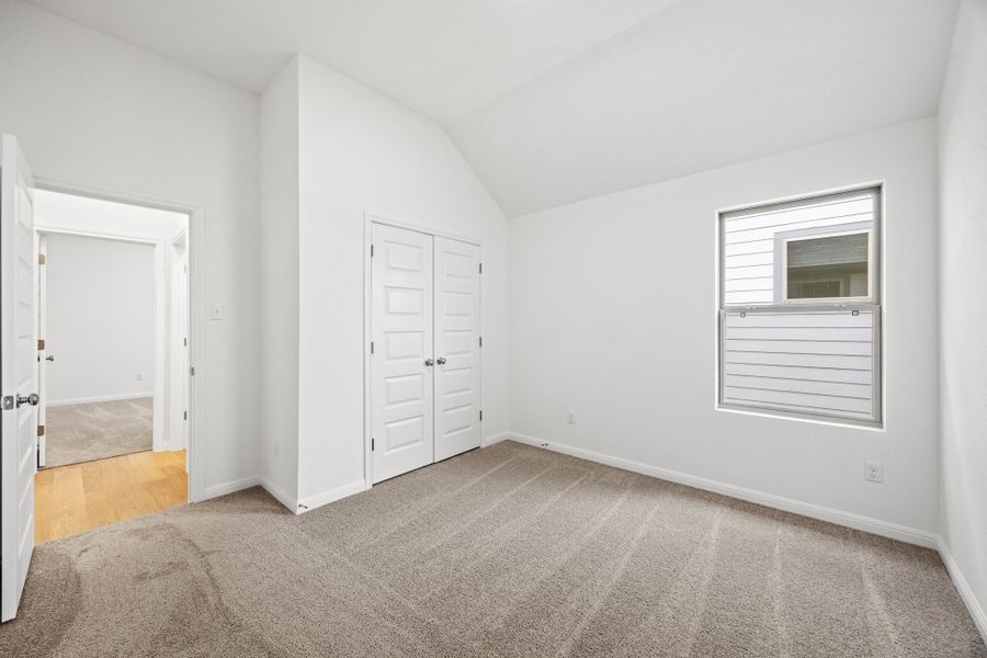 Spacious, unfurnished interior of a new home in Trinity Ranch, Elgin (Image 29).