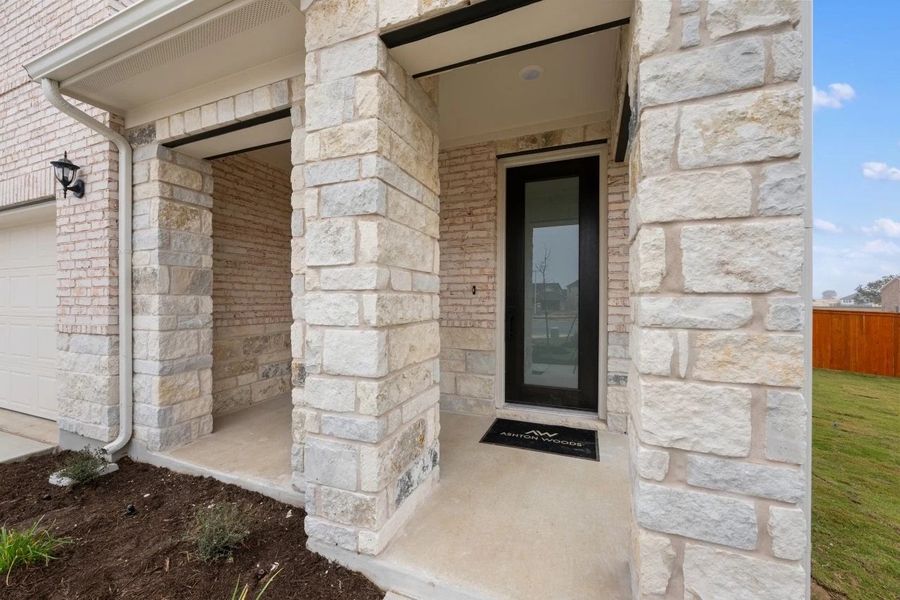 Exterior details and patio area of a home in Berry Creek Highlands, Georgetown (Image 3).