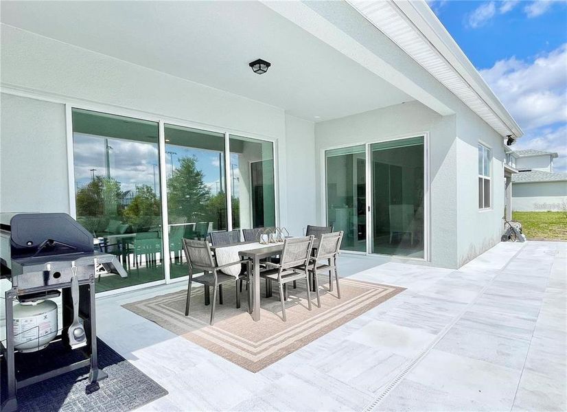 Exterior details and patio area of a home in Parkview Reserve, Orlando (Image 30).