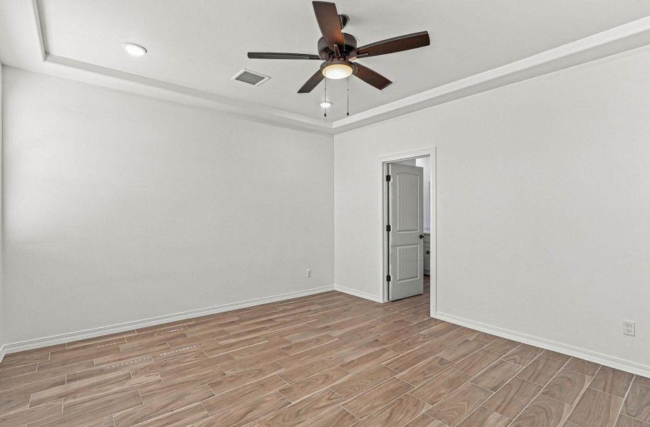 Spacious, unfurnished interior of a new home in Emerald Estates, Horizon City (Image 41). Spacious, unfurnished interior of a new home in Emerald Estates, Horizon City (Image 41).