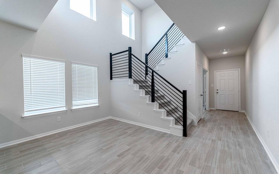 Spacious, unfurnished interior of a new home in Swenson Heights, Seguin (Image 13).