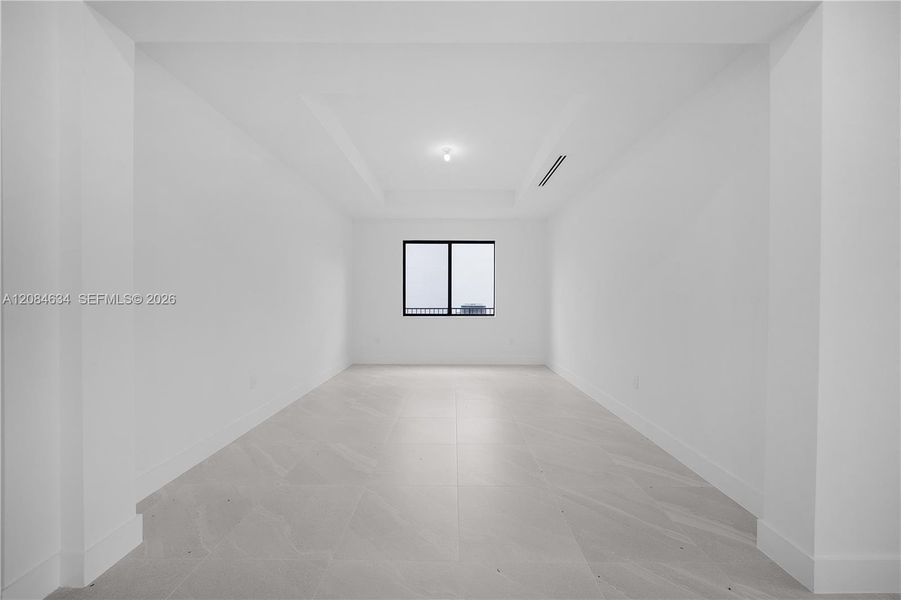Spacious, unfurnished interior of a new home in , Miami (Image 25).