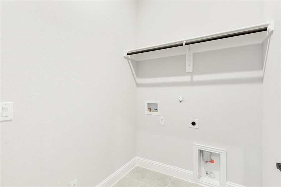 Spacious, unfurnished interior of a new home in Maplewood, Glenn Heights (Image 32).