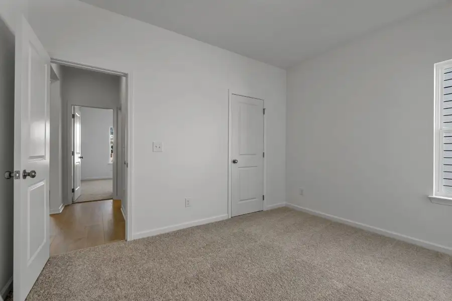 Spacious, unfurnished interior of a new home in Stratford Station, Lebanon (Image 19).