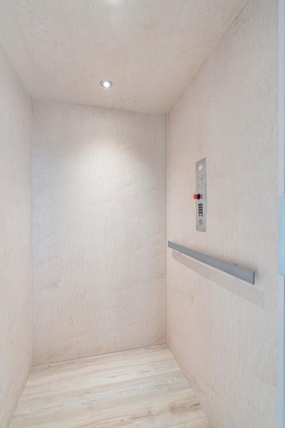 Spacious, unfurnished interior of a new home in , Folly Beach (Image 86).