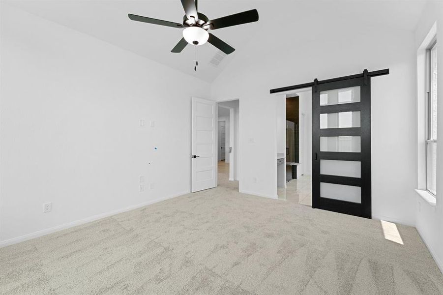 Spacious, unfurnished interior of a new home in Valencia 60', Manvel (Image 15).