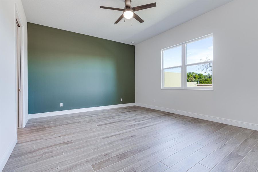 Spacious, unfurnished interior of a new home in , Vero Beach (Image 11).
