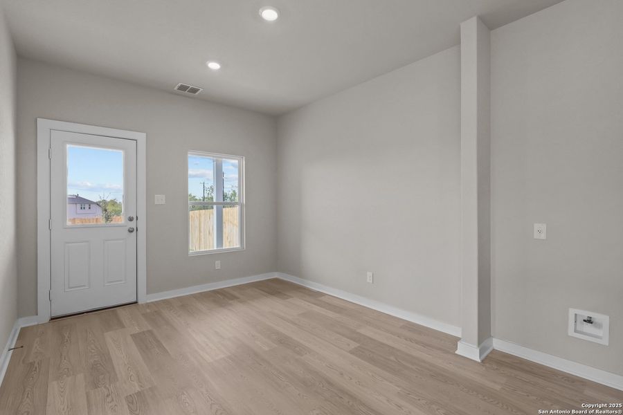 Spacious, unfurnished interior of a new home in Garden Grove, Schertz (Image 28).