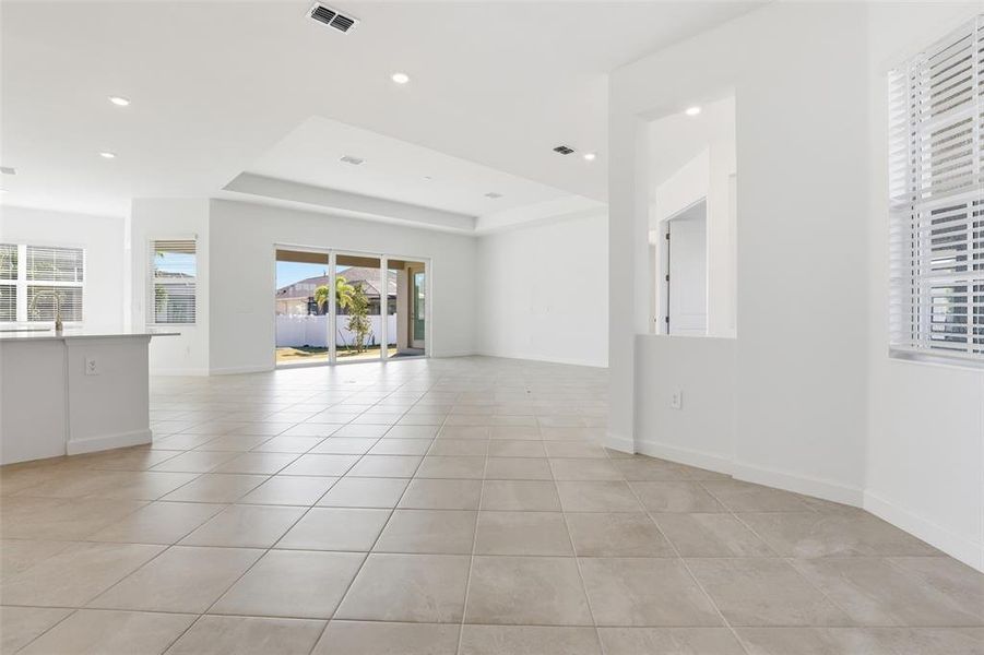 Spacious, unfurnished interior of a new home in South Gulf Cove, Port Charlotte (Image 11).