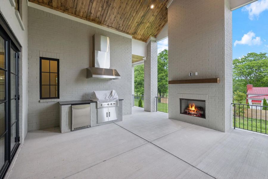 The Elmsley E Outdoor Living Area