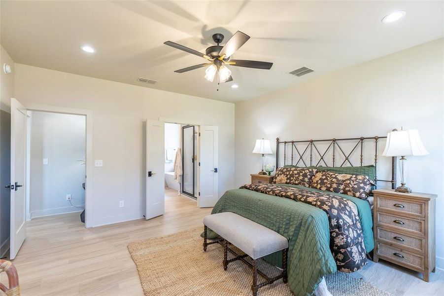 Furnished interior view inside a new home in , Abilene (Image 29).