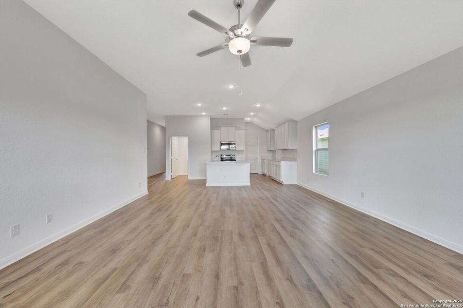 Spacious, unfurnished interior of a new home in Greenspoint Heights, Seguin (Image 27).