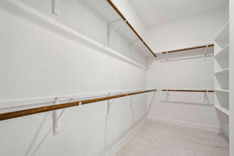 Spacious, unfurnished interior of a new home in Persimmon, Buda (Image 24).