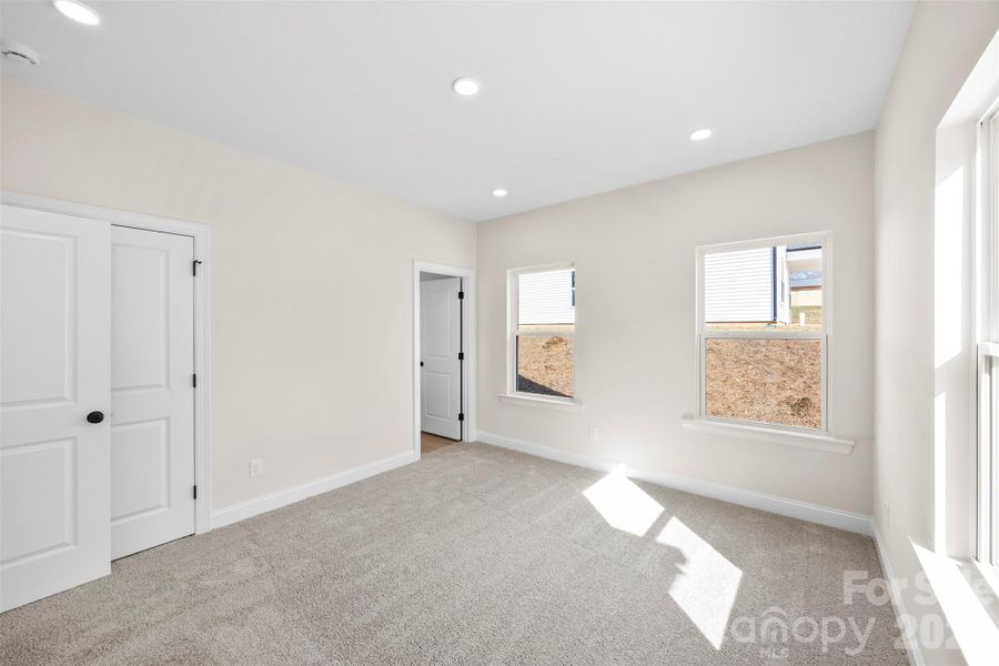 Spacious, unfurnished interior of a new home in , Kings Mountain (Image 29).