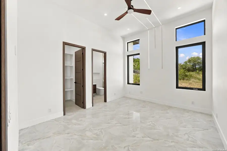 Spacious, unfurnished interior of a new home in , San Antonio (Image 99).