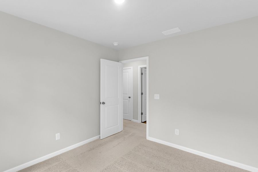 Spacious, unfurnished interior of a new home in Central Creek, Goose Creek (Image 33).