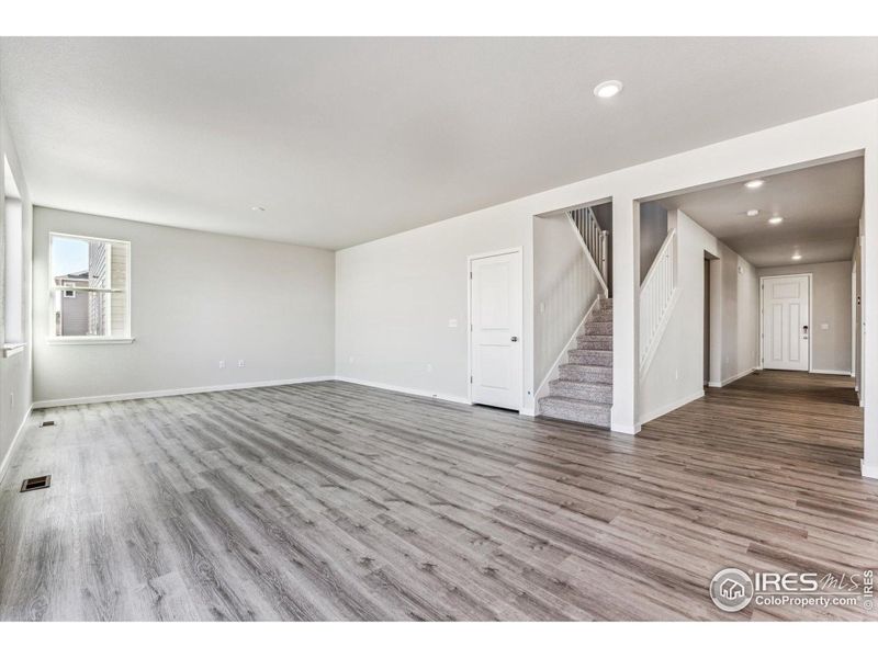 Spacious, unfurnished interior of a new home in Prairie Song, Windsor (Image 11).