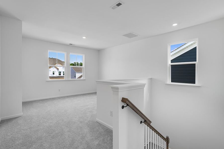 Spacious, unfurnished interior of a new home in The Coves on Lake Wylie, Charlotte (Image 17).