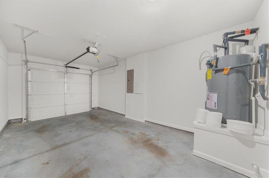 Spacious, unfurnished interior of a new home in , Atlanta (Image 25).