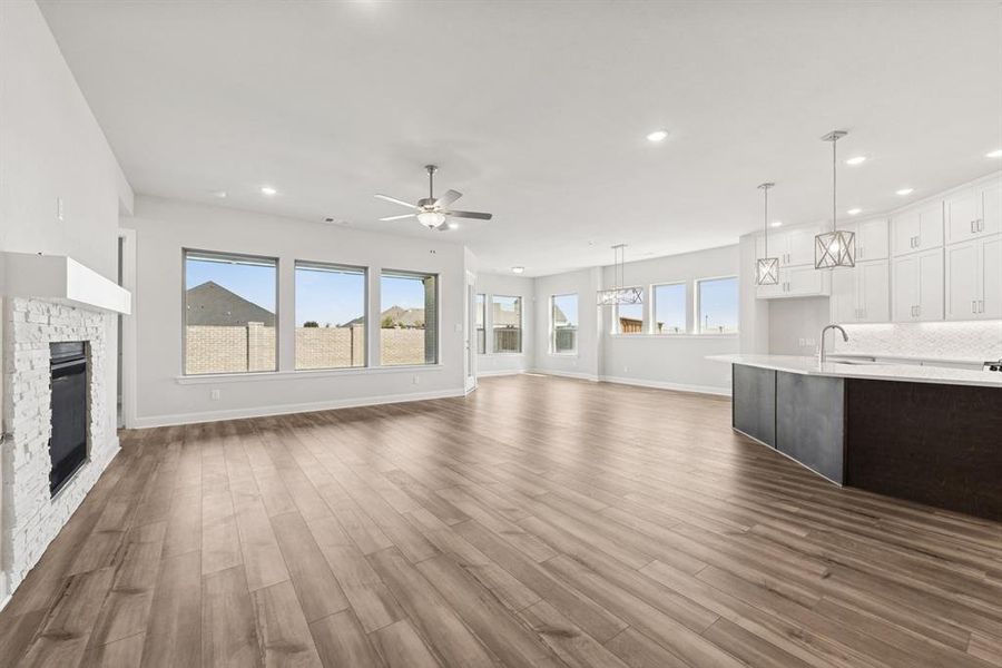 Spacious, unfurnished interior of a new home in Myrtle Creek, Waxahachie (Image 18).